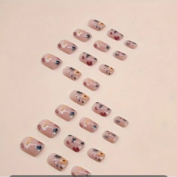 COPY - New Press on Nails Fake Fun & Fabulous Glue Pads & File Included - Picture 4 of 5